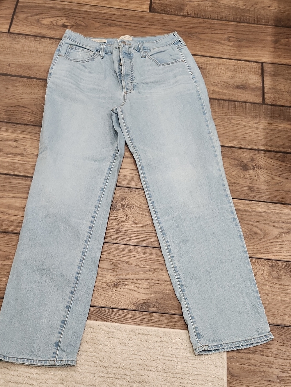 Universal Thread Light Blue Straight Leg Women’s Jeans
